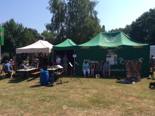 Trotz Hitze war der Jägerflohmarkt gut besucht.